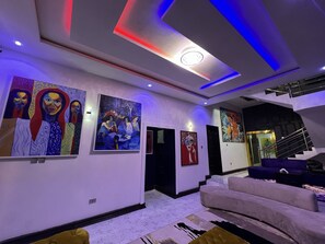 Televisión de plasma de 50 pulgadas con canales por cable