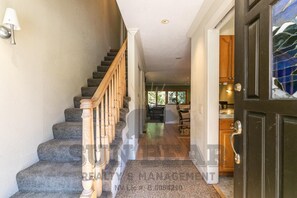 Interior - Near golf course with summer pool (GR14) (Incline Village)