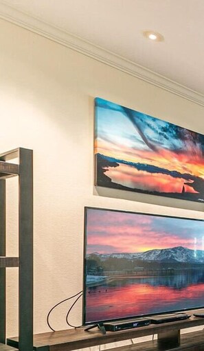 Interior - Near golf course with summer pool (GR14) (Incline Village)