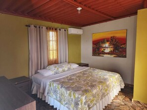 6 bedrooms, desk, iron/ironing board, travel cot