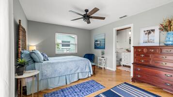 3 quartos, ferros/tábuas de passar roupa, berço de viagem