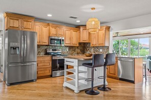 Microondas, horno, parrilla de estufa y lavavajillas 