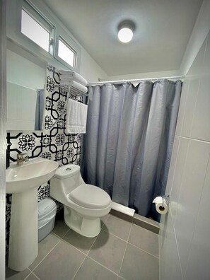 Towels, soap, shampoo, toilet paper - Casa 96 (Guatemala City)