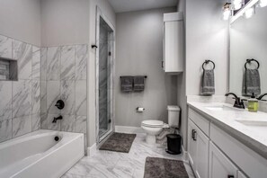 Douche, serviettes fournies