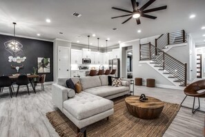 Televisión y oficina 