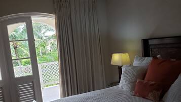 2 chambres, coffres-forts dans les chambres, fer et planche Ă  repasser