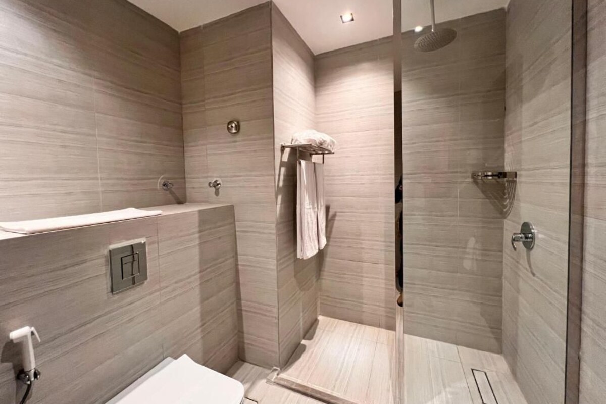 Dekuxe King Room with Sea View