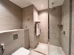 Shower, free toiletries, hair dryer, bathrobes - Enala Hotel Umluj (Umluj)