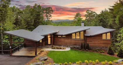 Splash Mountain Lodge ~ Modern Cabin w/ Heated Indoor Pool ~ Hot Tub ~ Fire Pit