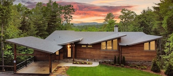Splash Mountain Lodge ~ Modern Cabin w/ Heated Indoor Pool ~ Hot Tub ~ Fire Pit