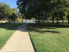 Property grounds - I30 – World Cup Stay - 18 min to AT&T - Sleeps 2 - Public Transit (Irving)