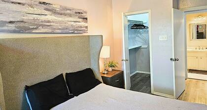 I30 - Apt|Patio|11mi to Convention Ctr|Sleeps 2