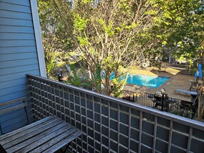 Property grounds - I30 – World Cup Stay - 18 min to AT&T - Sleeps 2 - Public Transit (Irving)