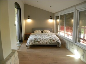 4 chambres, fer et planche à repasser