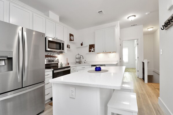 Fridge, microwave, oven, dishwasher - "Dock, Relax, and Unwind at Waterside Retreat!" (Mexico Beach)