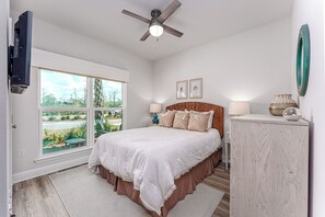 4 bedrooms, iron/ironing board, free WiFi, bed sheets - Golf Cart, Near Pool, Near Beach ~ Shell Yeah (WindMark Beach)