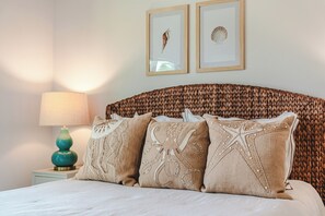 4 bedrooms, iron/ironing board, free WiFi, bed sheets - Golf Cart, Near Pool, Near Beach ~ Shell Yeah (WindMark Beach)