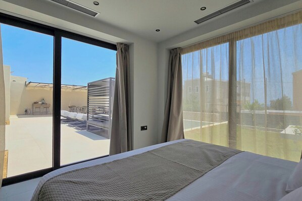 3 bedrooms, in-room safe, iron/ironing board, free WiFi