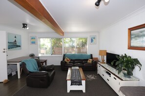 Living area - Paradise on Partridge (Port Macquarie)