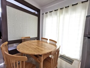 Dining - Single-family Home is Equipped With 2 Bedrooms, 2 Bathrooms, bed Linen, Towels (Kota Samarahan)