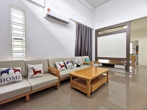 Living area - Single-family Home is Equipped With 2 Bedrooms, 2 Bathrooms, bed Linen, Towels (Kota Samarahan)