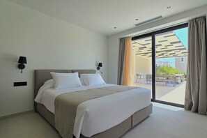 3 soverom, safe på rommet, strykejern/-brett og wi-fi (inkludert)