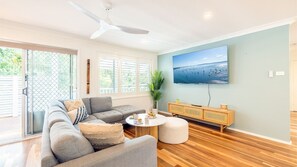 Een smart-tv, videogames en boeken