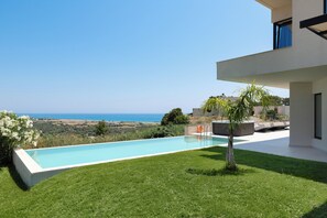 Pool - Trapezia Luxury Living - Spinel (Afantou, Rhodes, Greece)