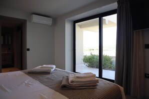 3 bedrooms, in-room safe, iron/ironing board, free WiFi