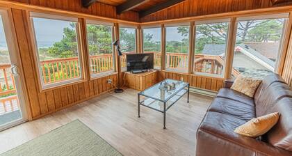Entire Duplex with Hot Tub and Steps away from the Beach!