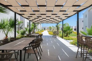 Outdoor dining - Trapezia Luxury Living - Turquoise, Villa (Afantou)