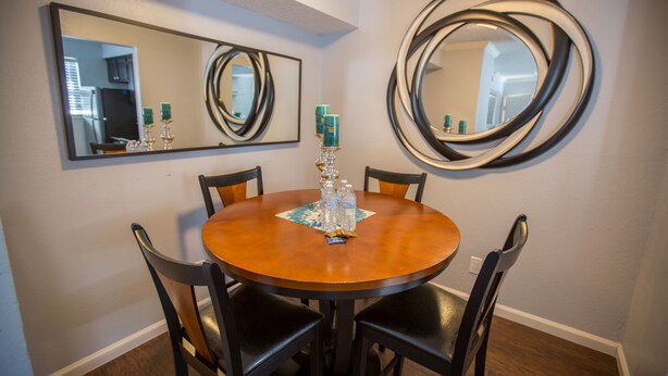 Dining - I14 - Apt|Patio|11mi to Convention Ctr|Sleeps 4 (Irving)