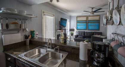 I14 - Apt|Patio|11mi to Convention Ctr|Sleeps 4