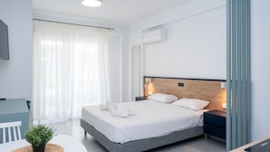 Studio Suite | Egyptian cotton sheets, premium bedding, Select Comfort beds - Antigone Residential Complex (Pangaio)