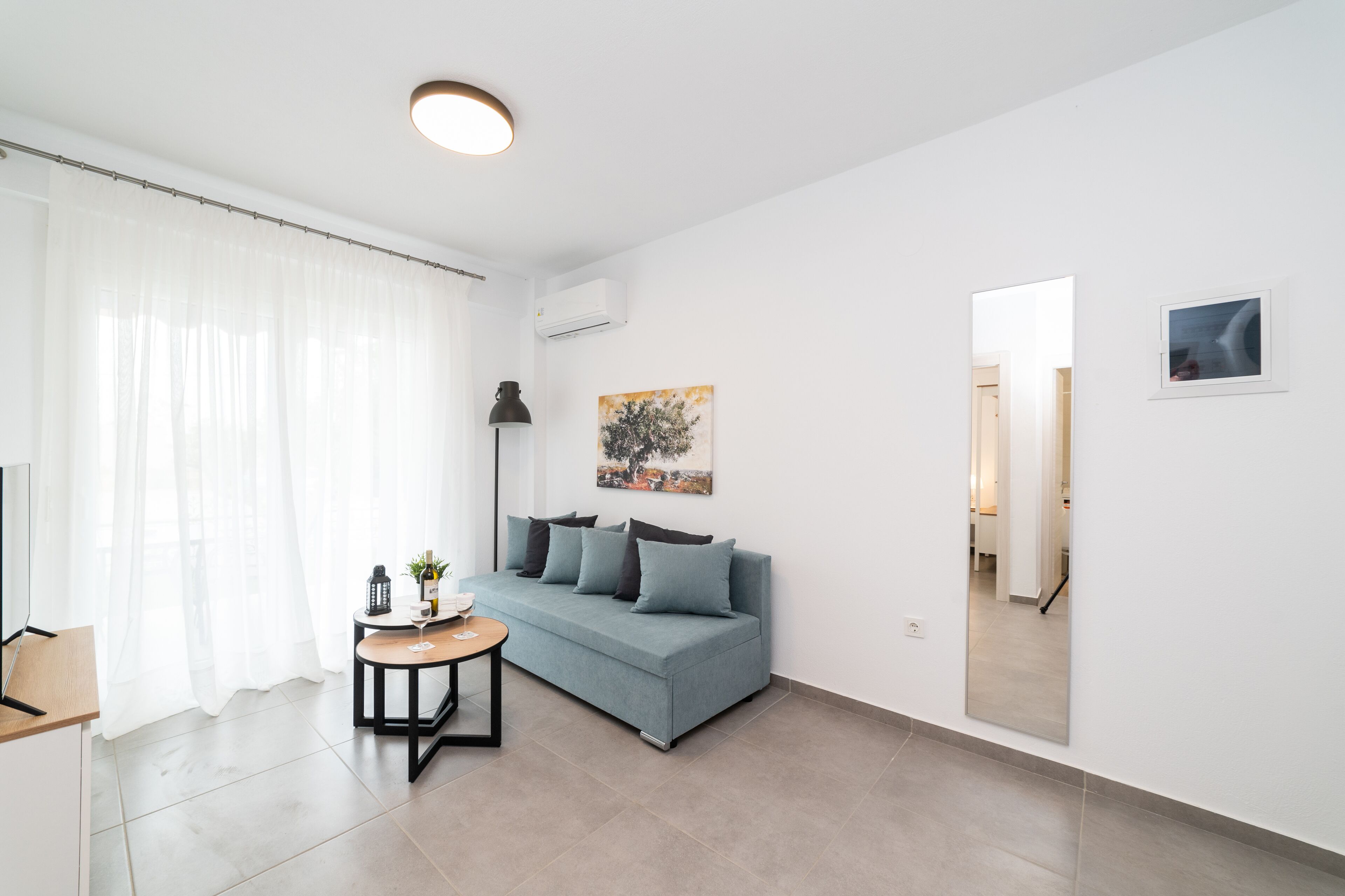 Apartment | Living area | 40-inch Smart TV with cable channels