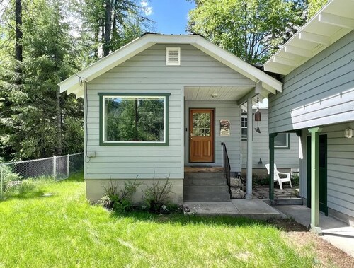 Wonderful West Glacier Basecamp Property