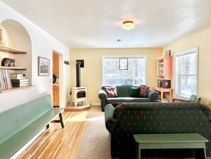 Fernseher, Kamin, DVD-Player, Arbeitsbereiche