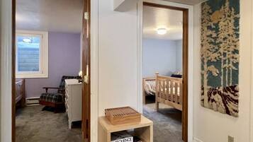 4 bedrooms, desk, iron/ironing board, travel crib