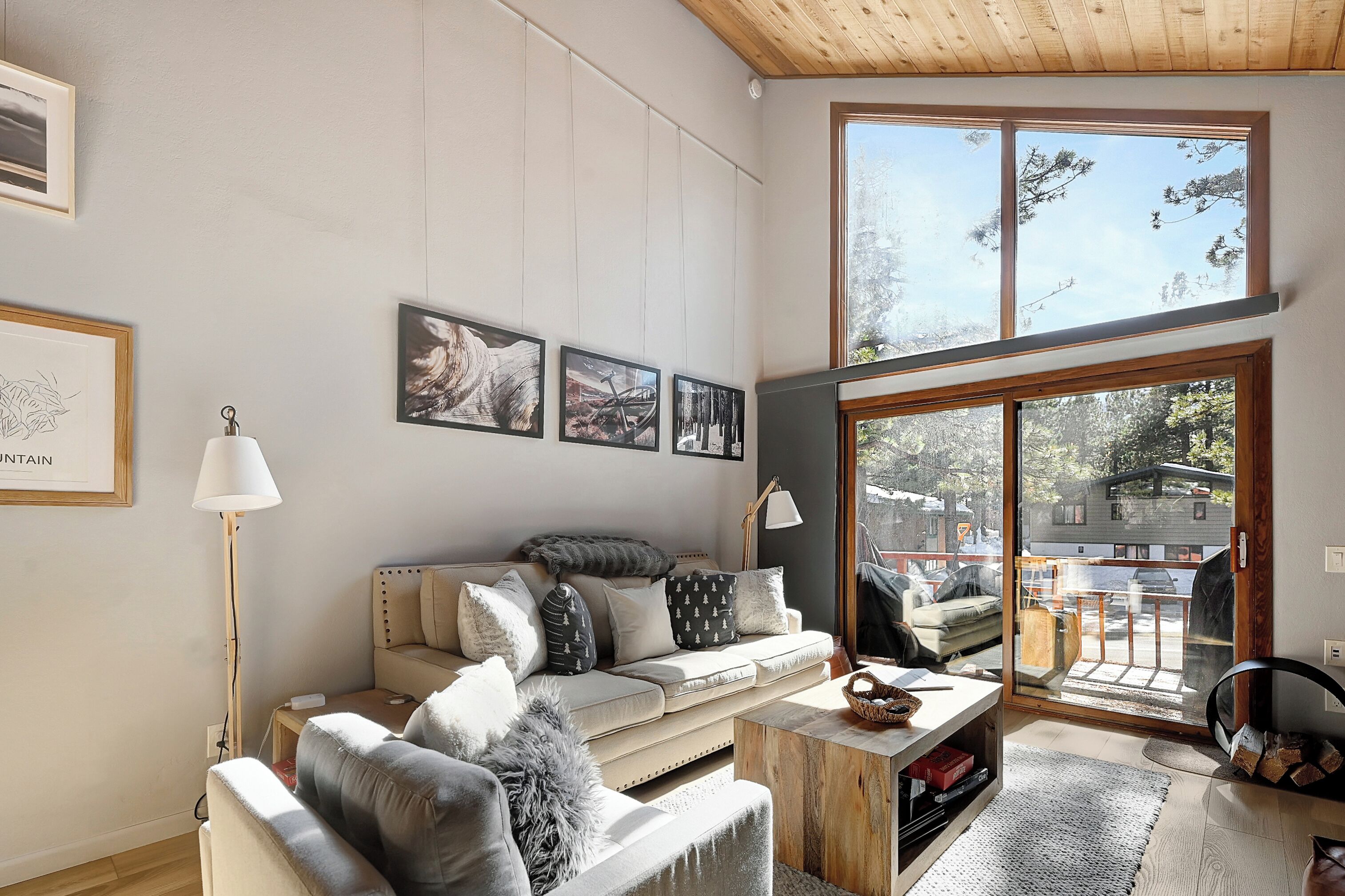 Télévision, cheminée