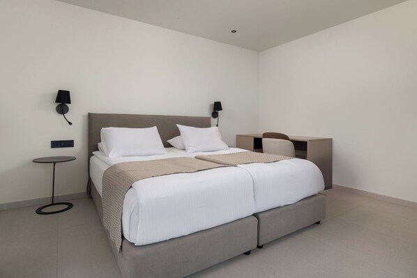 2 bedrooms, in-room safe, iron/ironing board, free WiFi