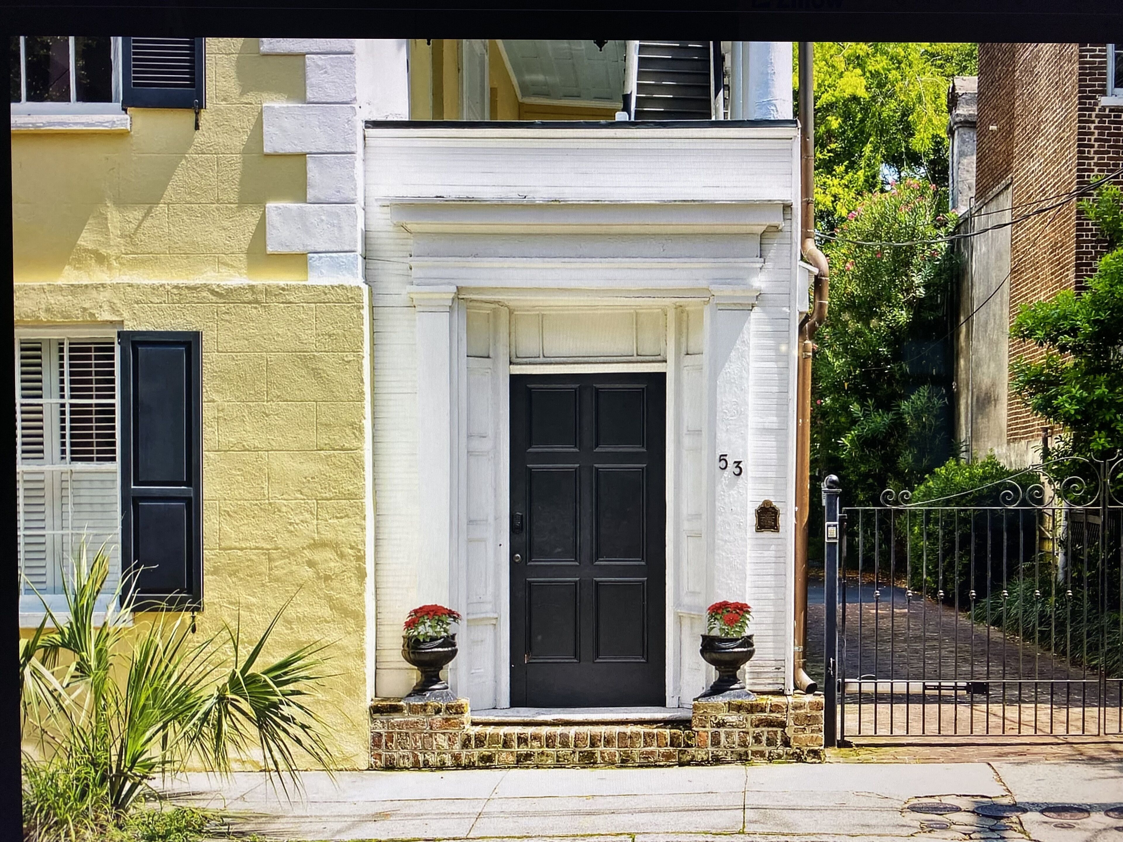 Historical Home, Quintessential Charleston Condo in French Quarter, Close to All