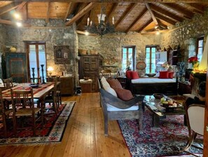 Interior - MARIOLATA STONE HOUSE (Mariolata)