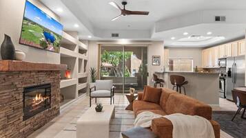 Smart TV, fireplace