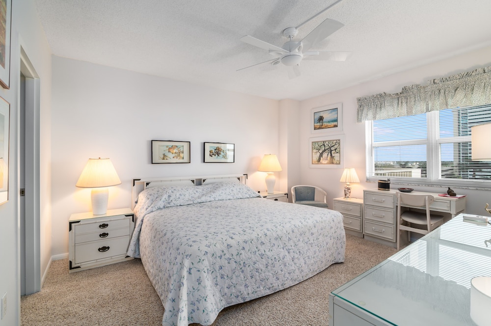 Beachfront End Unit at Admiralty House Marco Island Vrbo