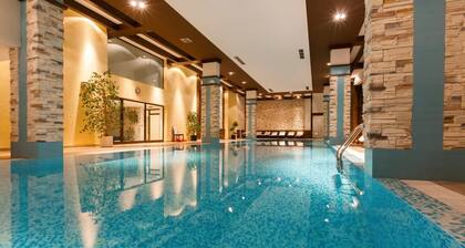 Pirin Peaks Apartment with Pool & Spa next to golf course and near Bansko