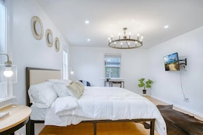 3 bedrooms, iron/ironing board, WiFi, bed sheets - Posh Pool and Pond Landing  (Jacksonville)