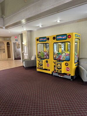 Interior - 5 Minutes from DISNEY Theme parks, Family Apartment with pool and amenities (Kissimmee)