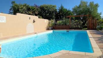 Piscina externa, piscina aquecida