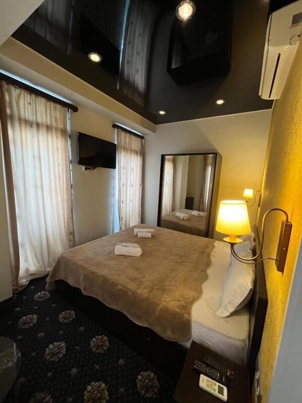 Luxury Double Room | Premium bedding, down comforters, Select Comfort beds - NEW ROYAL (Tbilisi)