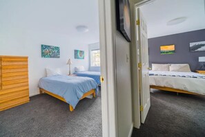 3 bedrooms, desk, iron/ironing board, travel crib